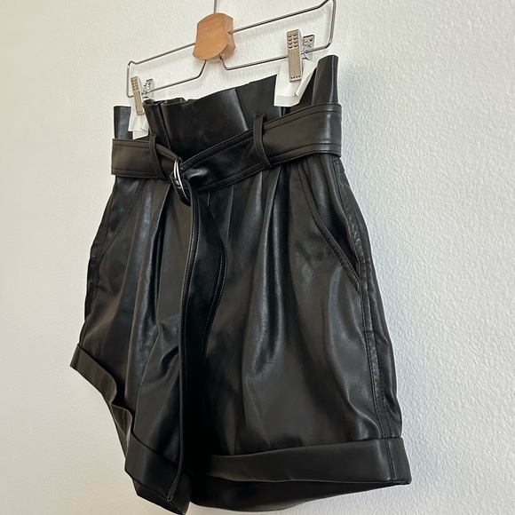 Blank NYC Black Faux Leather High Waisted Paperbag Shorts Size 29 - Picture 7 of 11